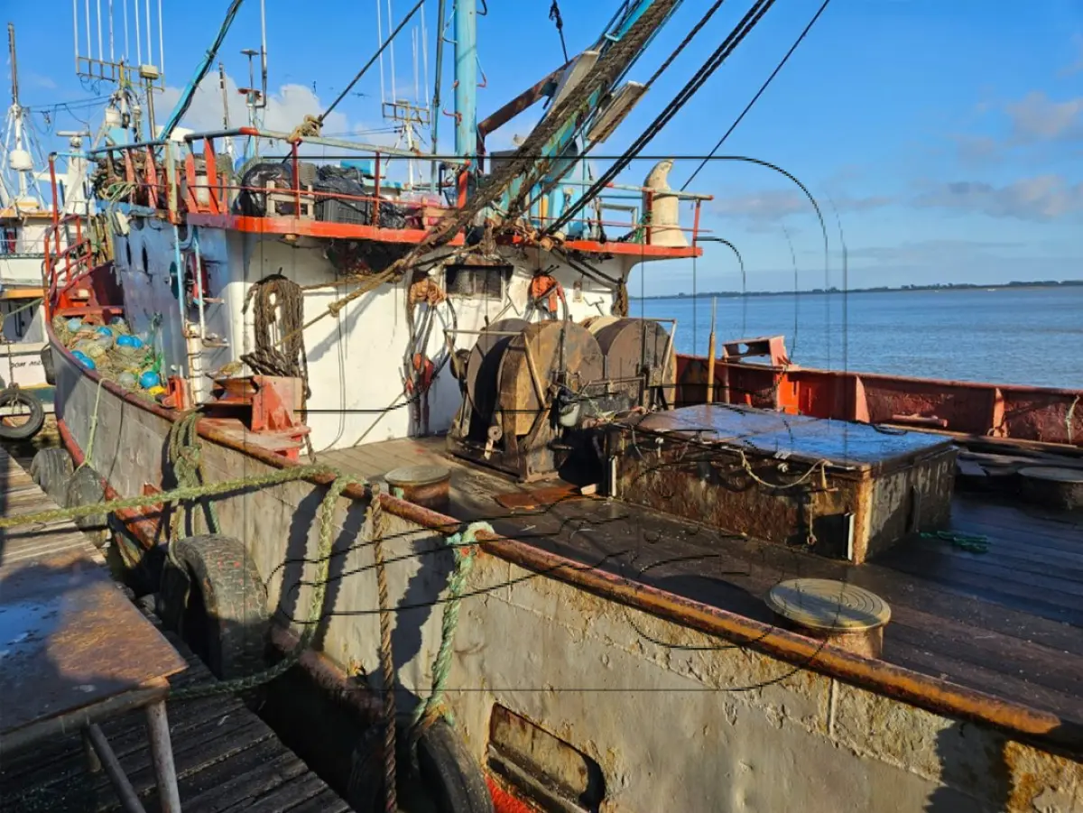 LOTE 002 - Embarcações