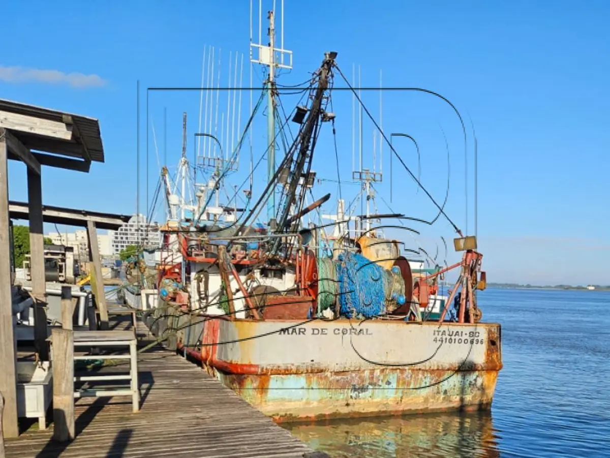 LOTE 002 - Embarcações