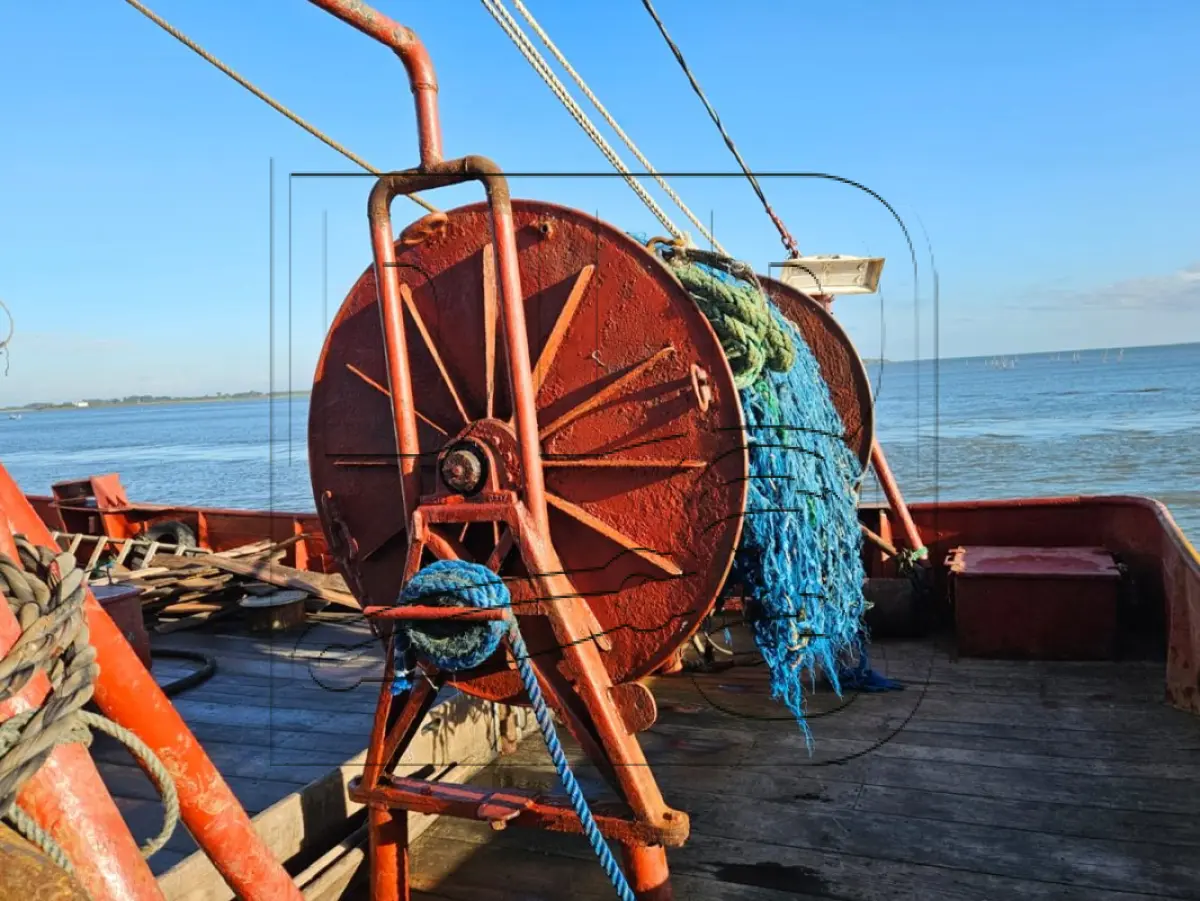 LOTE 002 - Embarcações