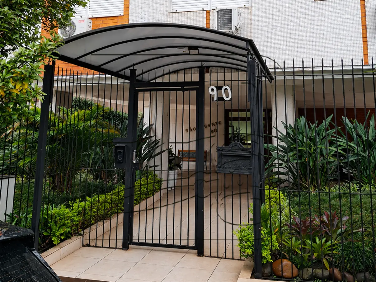 LOTE 001 - Apto no Bairro Menino Deus, Porto Alegre