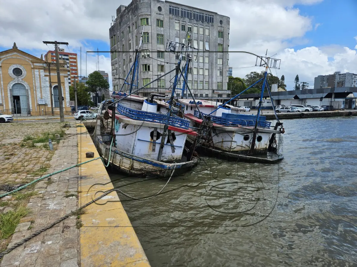 LOTE 001 - Embarcações